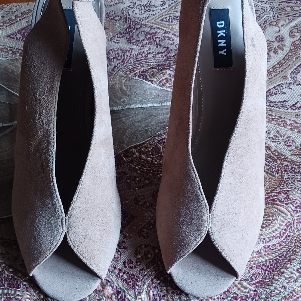 DKNY Womens Lorean Suede Peeptoe Slingback Heels